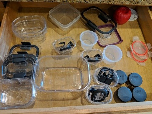 How to Organize Tupperware