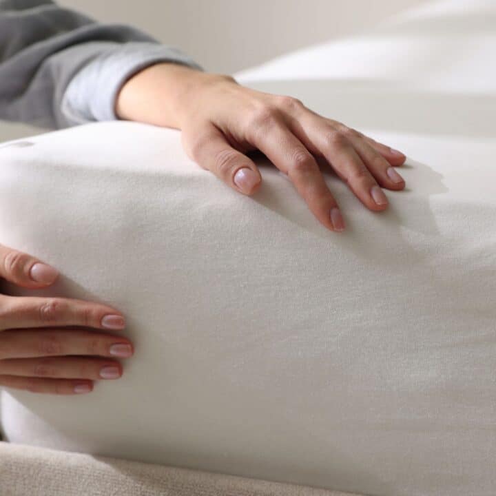 how to clean mattress with baking soda and remove odors