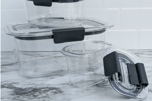 clean smelly tuperware