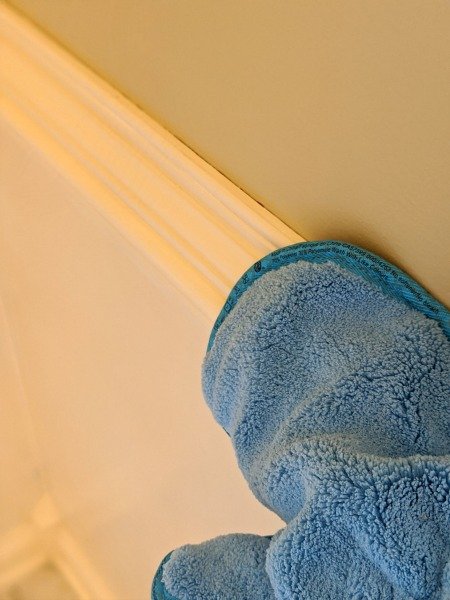 using a dusting mitt to reduce dust in the house