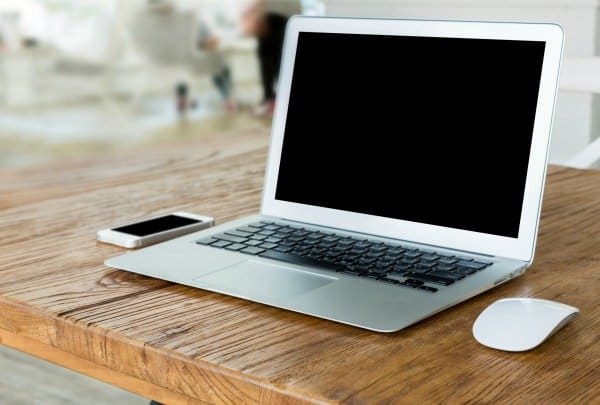 cleaning a laptop
