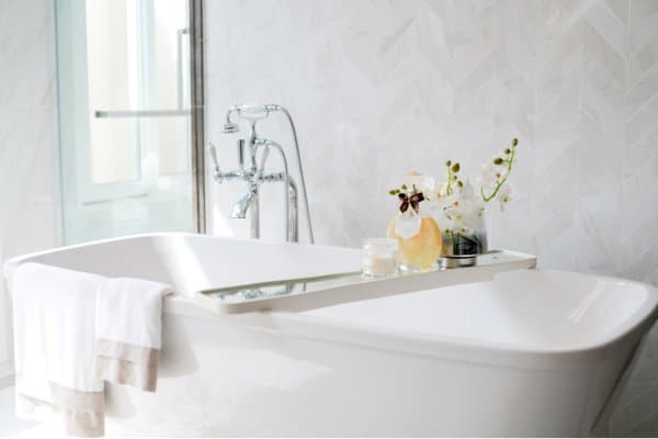 tips on deep cleaning the bathroom