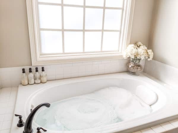 how to clean a jetted tub