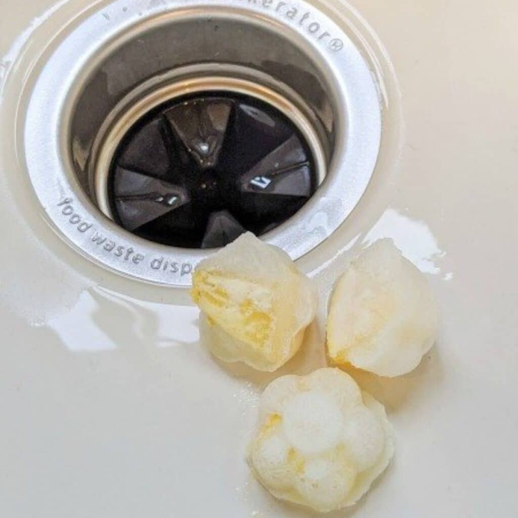 garbage disposal cleaner using baking soda